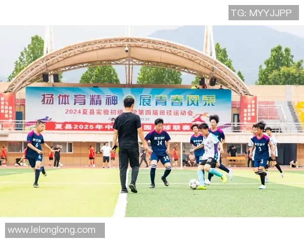 激情四溢的足球赛现场直播带你领略绿茵场上的精彩瞬间与激烈对决